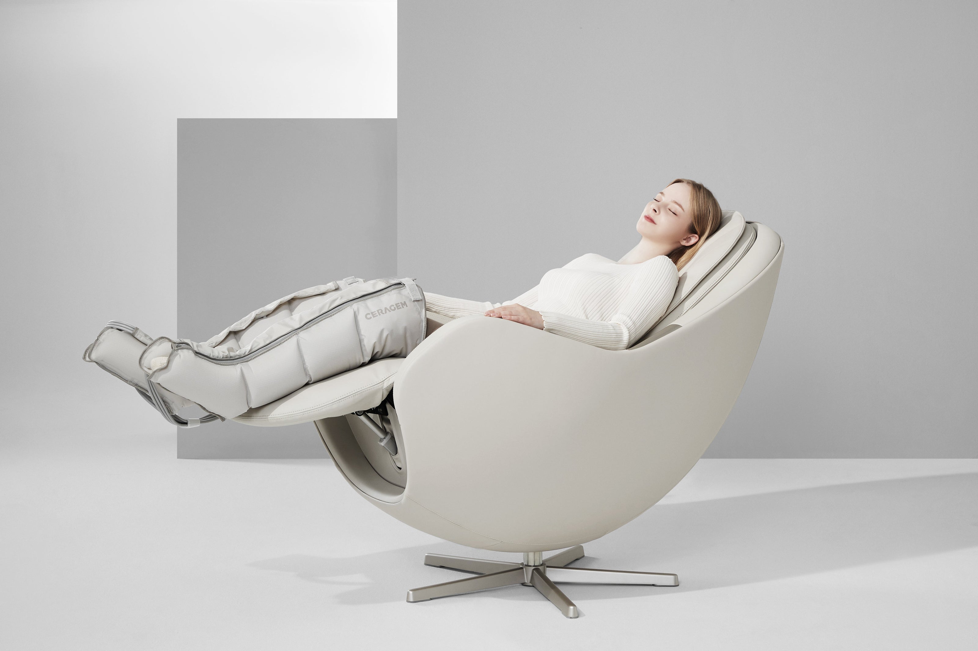 CERAGEM Pause M6 Massage Chair - With Accessories
