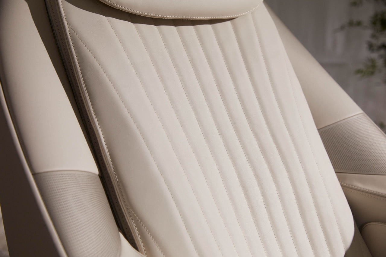 CERAGEM Pause M6 Massage Chair - With Accessories